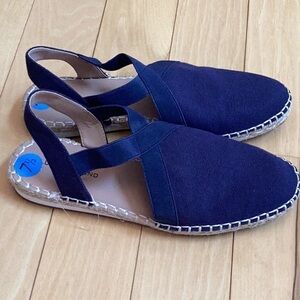 Lucky Brand navy blue, closed toe slip on sling back shoes. Women’s size 7.5